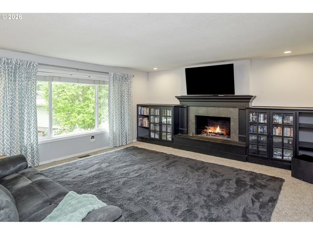 1370 Se EASTWOOD Ct, Milwaukie, OR 97267