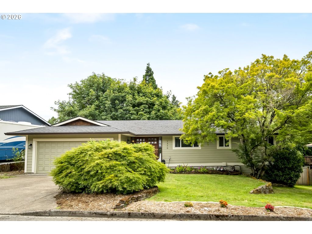 1370 Se EASTWOOD Ct, Milwaukie, OR 97267