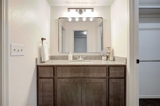 11832 Sagamore Drive, Yukon, OK 73099
