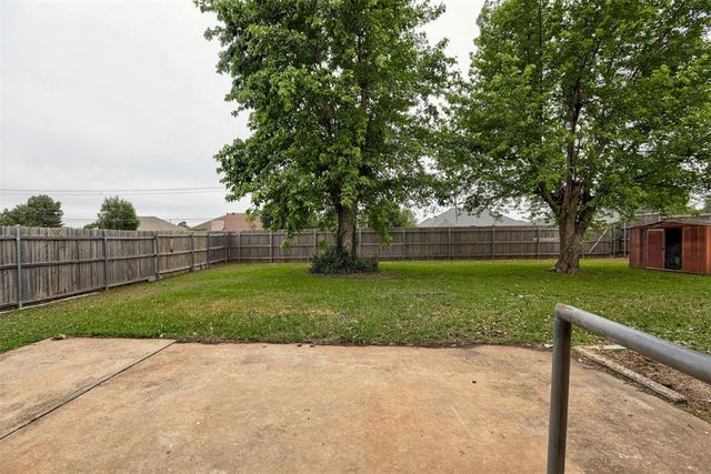 11832 Sagamore Drive, Yukon, OK 73099