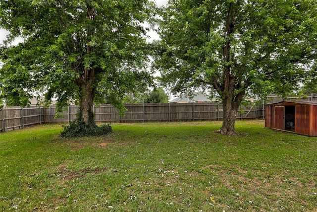 11832 Sagamore Drive, Yukon, OK 73099