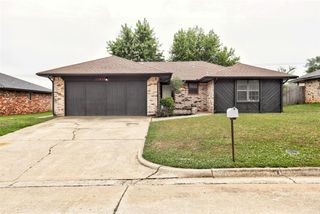 11832 Sagamore Drive, Yukon, OK 73099