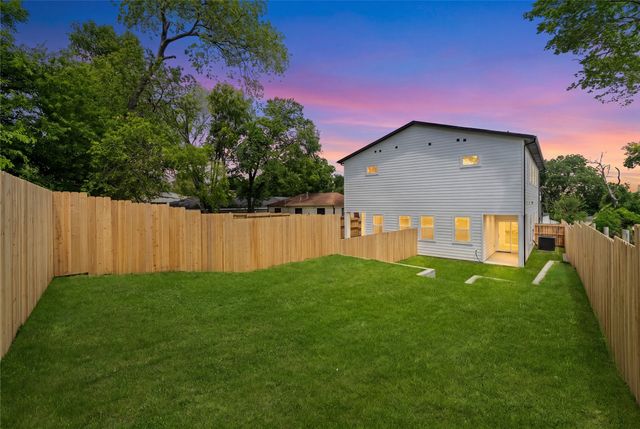520 Woodbine Avenue, Dallas, TX 75203