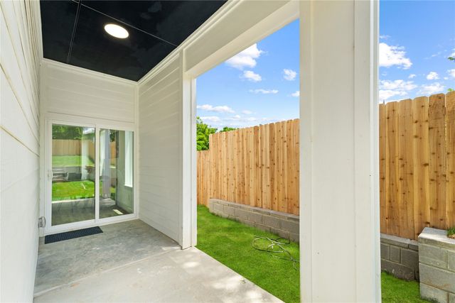 520 Woodbine Avenue, Dallas, TX 75203
