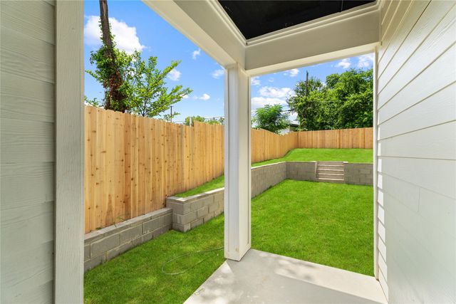 520 Woodbine Avenue, Dallas, TX 75203