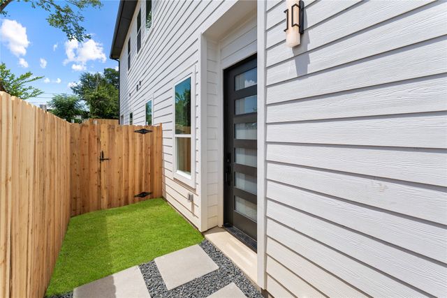 520 Woodbine Avenue, Dallas, TX 75203