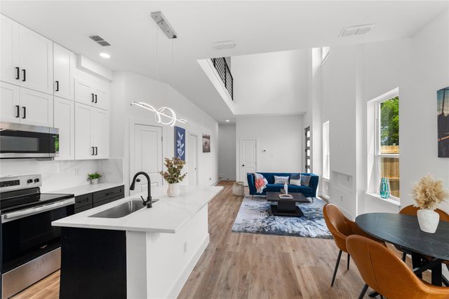 520 Woodbine Avenue, Dallas, TX 75203