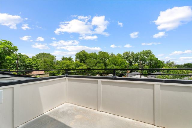 520 Woodbine Avenue, Dallas, TX 75203