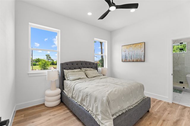 520 Woodbine Avenue, Dallas, TX 75203