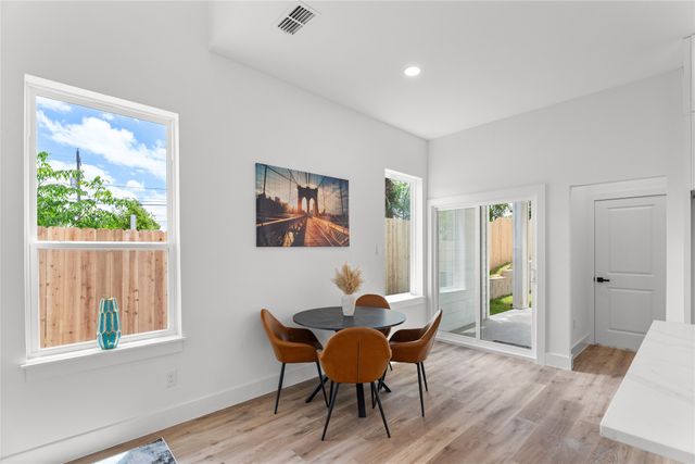 520 Woodbine Avenue, Dallas, TX 75203