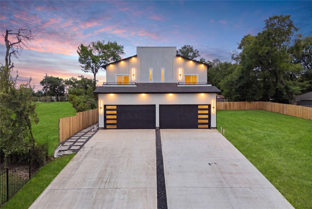 520 Woodbine Avenue, Dallas, TX 75203