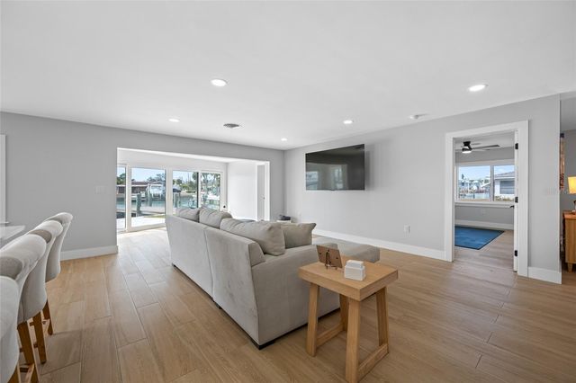 370 59TH AVENUE, St Pete Beach, FL 33706