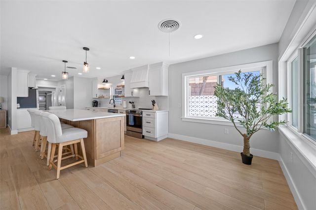 370 59TH AVENUE, St Pete Beach, FL 33706