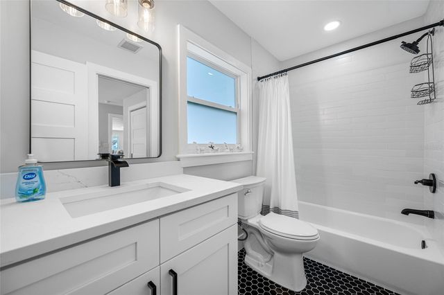 370 59TH AVENUE, St Pete Beach, FL 33706