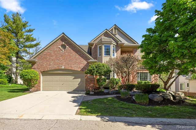 23395 Mission Lane, Farmington, MI 48335