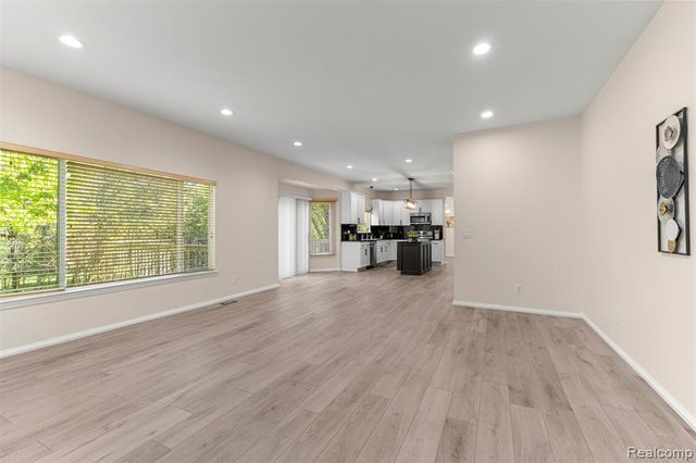 23395 Mission Lane, Farmington, MI 48335