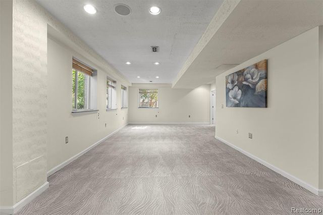 23395 Mission Lane, Farmington, MI 48335