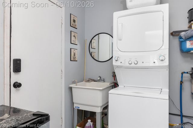 2742 Campers Drive, Highland Charter Township, MI 48356