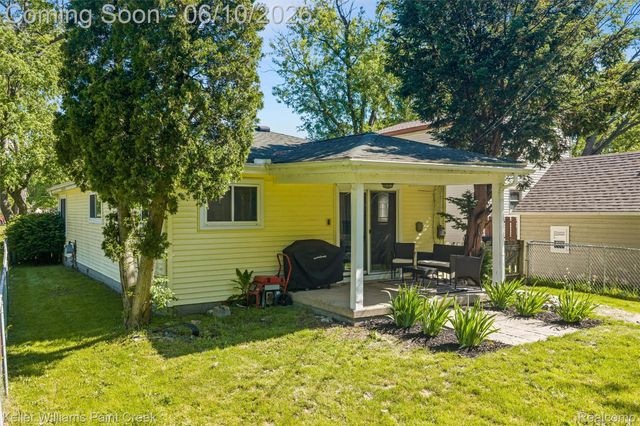 2742 Campers Drive, Highland Charter Township, MI 48356