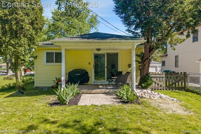 2742 Campers Drive, Highland Charter Township, MI 48356