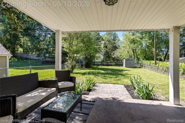 2742 Campers Drive, Highland Charter Township, MI 48356