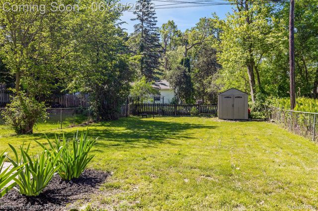 2742 Campers Drive, Highland Charter Township, MI 48356