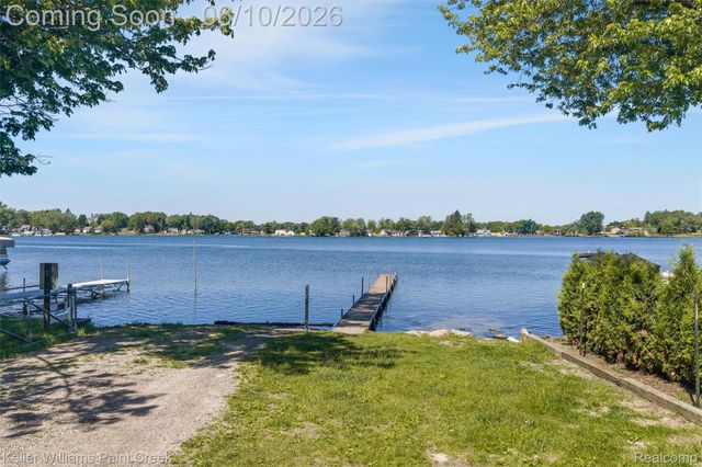 2742 Campers Drive, Highland Charter Township, MI 48356