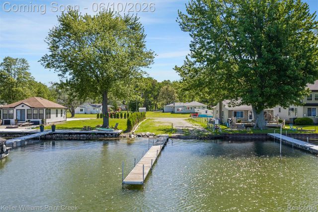 2742 Campers Drive, Highland Charter Township, MI 48356