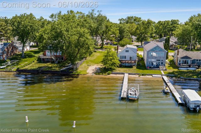 2742 Campers Drive, Highland Charter Township, MI 48356