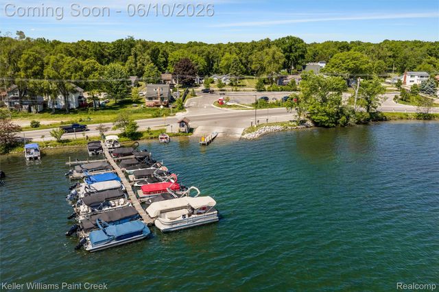 2742 Campers Drive, Highland Charter Township, MI 48356