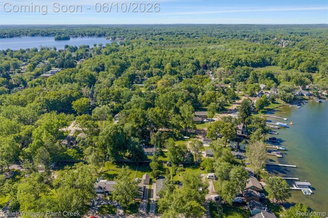 2742 Campers Drive, Highland Charter Township, MI 48356