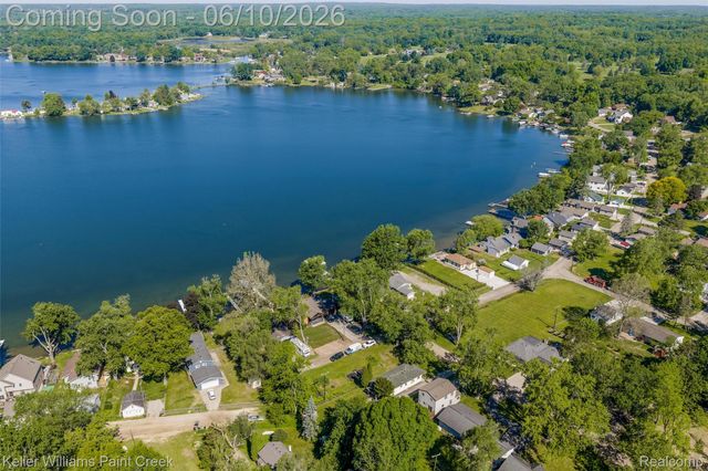 2742 Campers Drive, Highland Charter Township, MI 48356