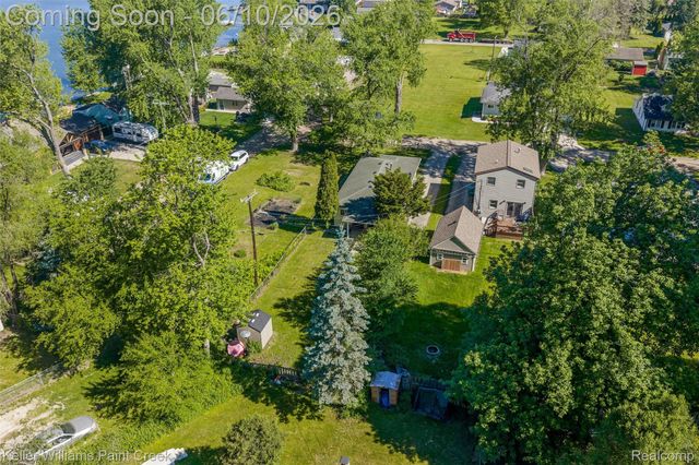 2742 Campers Drive, Highland Charter Township, MI 48356