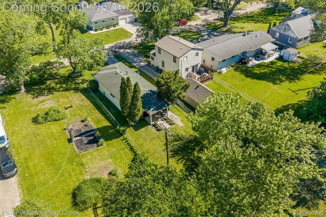 2742 Campers Drive, Highland Charter Township, MI 48356