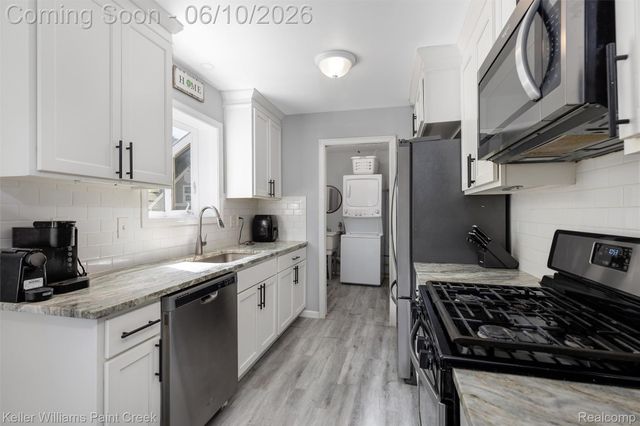 2742 Campers Drive, Highland Charter Township, MI 48356