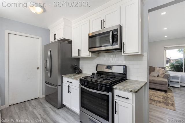 2742 Campers Drive, Highland Charter Township, MI 48356