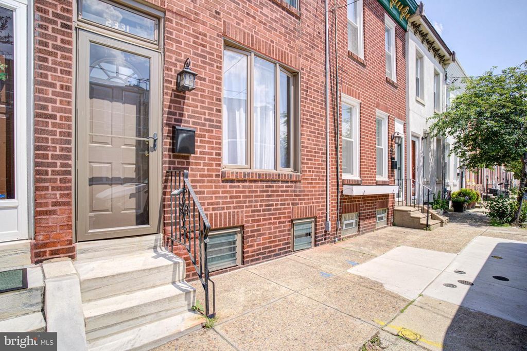 2331 E HAZZARD ST, PHILADELPHIA, PA 19125 — exterior