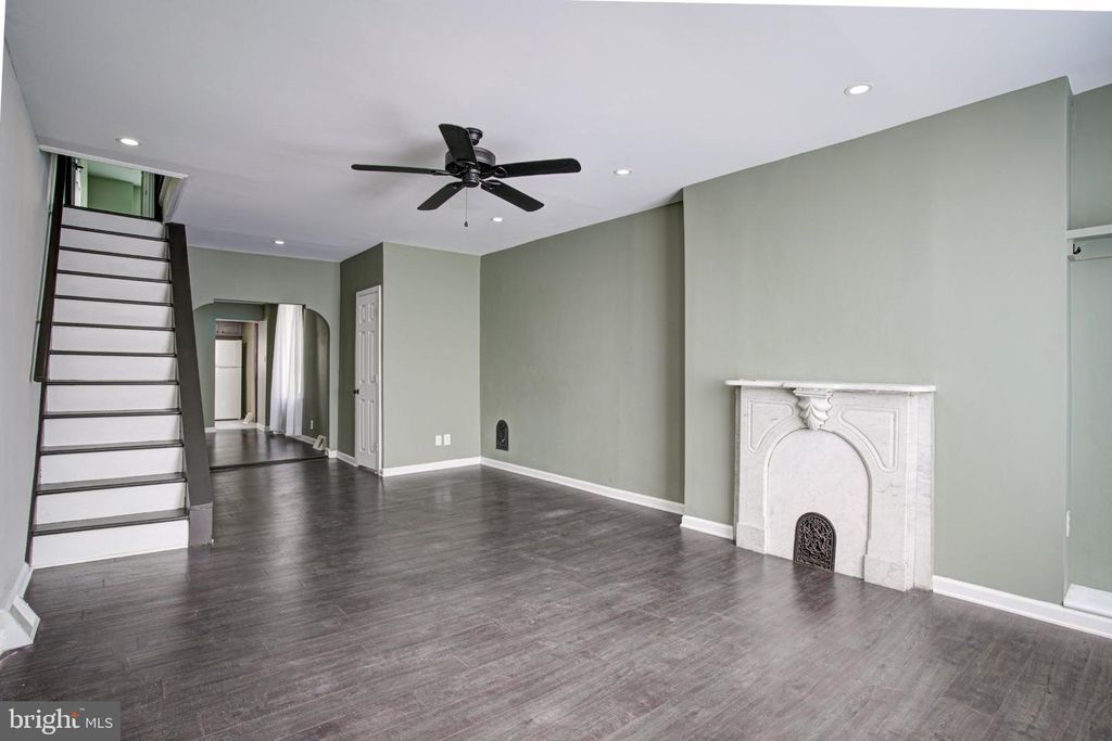 2331 E HAZZARD ST, PHILADELPHIA, PA 19125 — photo 2