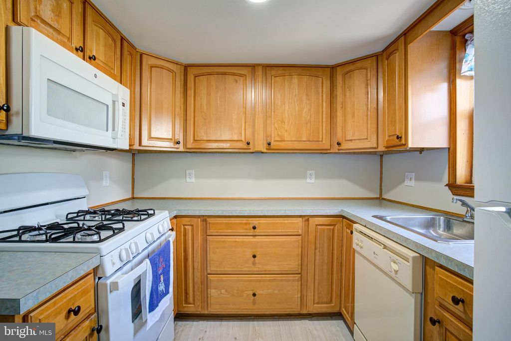 2331 E HAZZARD ST, PHILADELPHIA, PA 19125 — photo 3