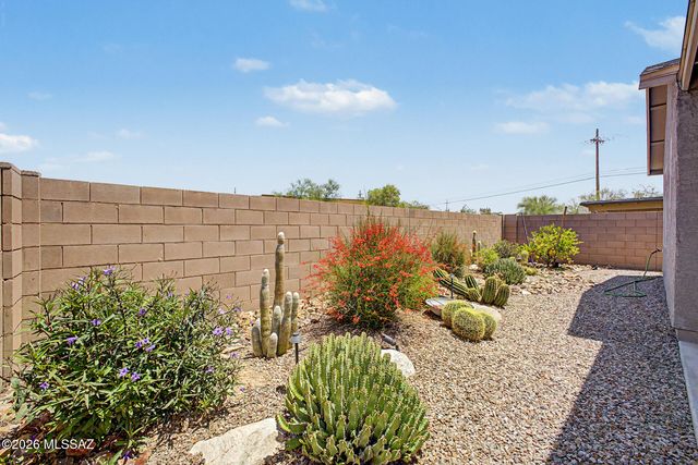 8675 E Seabury Court, Tucson, AZ 85710
