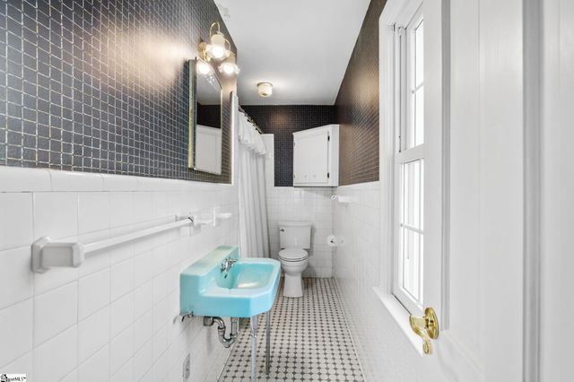 122 Lakecrest Drive, Greenville, SC 29609