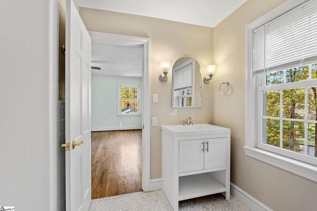 122 Lakecrest Drive, Greenville, SC 29609