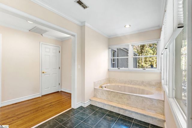 122 Lakecrest Drive, Greenville, SC 29609