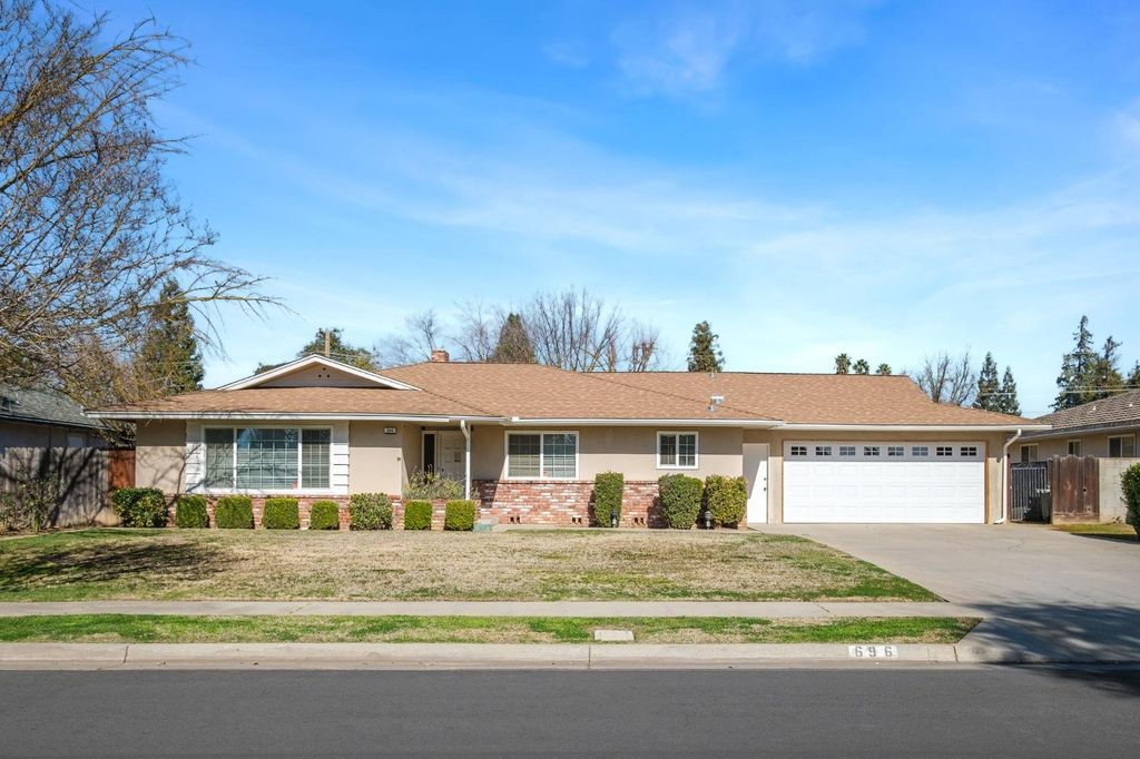 Image 1 of property listing at 696 W Celeste Avenue, Fresno, CA 93704