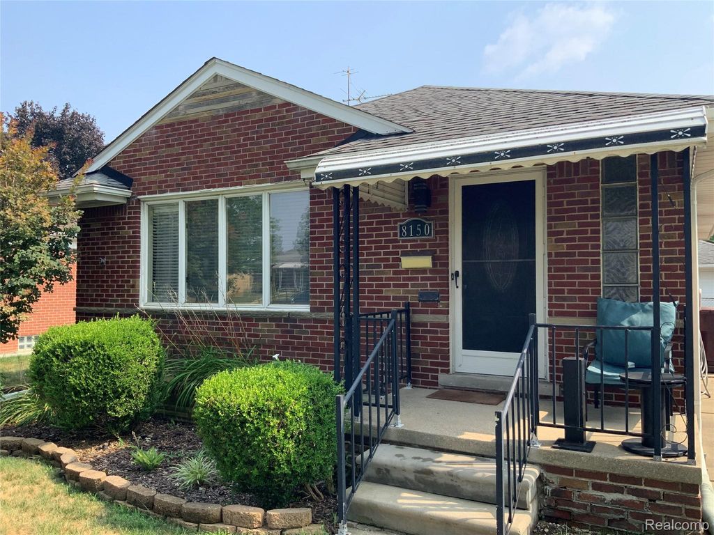 8150 Menge Street, Center Line, MI 48015