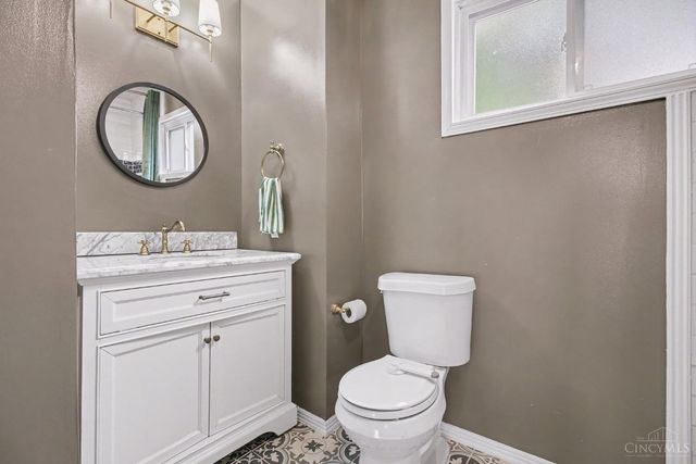 6735 Parkland Avenue, Cincinnati, OH 45233