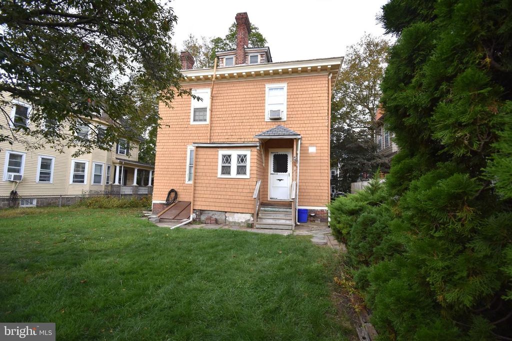 419 LOCUST AVE, Burlington, NJ 08016