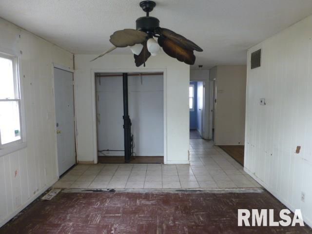 1932 E BLACK Avenue, Springfield, IL 62702