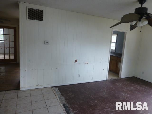 1932 E BLACK Avenue, Springfield, IL 62702