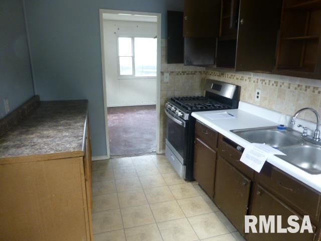 1932 E BLACK Avenue, Springfield, IL 62702